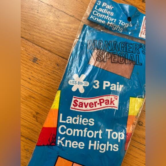 70s Vintage Deadstock New in Package Knee High Nylons - Three Pairs - Picture 3 of 4